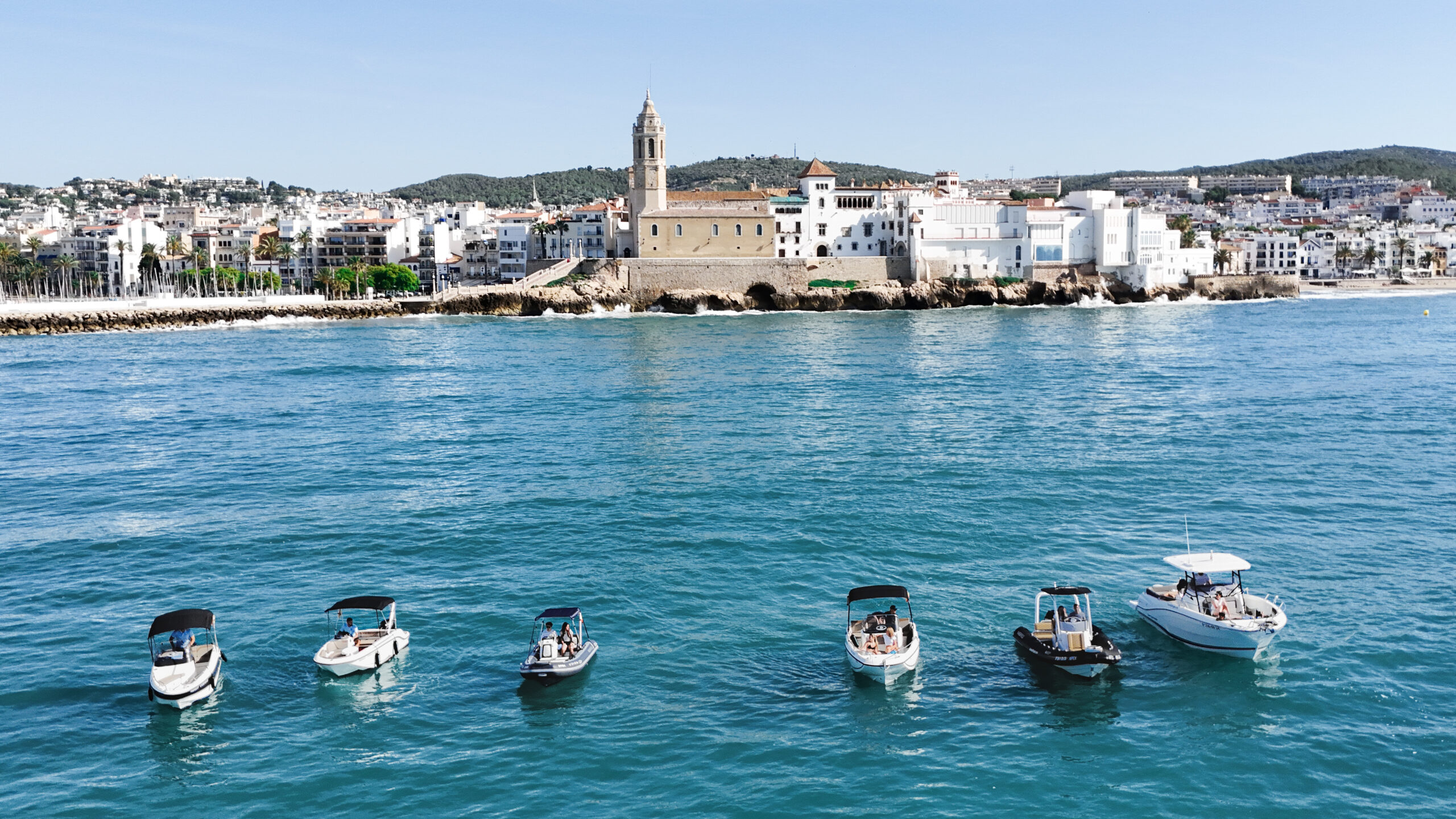 flota barcos rumbo sitges