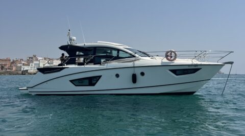 Full Moon Perfil Location bateaux Sitges