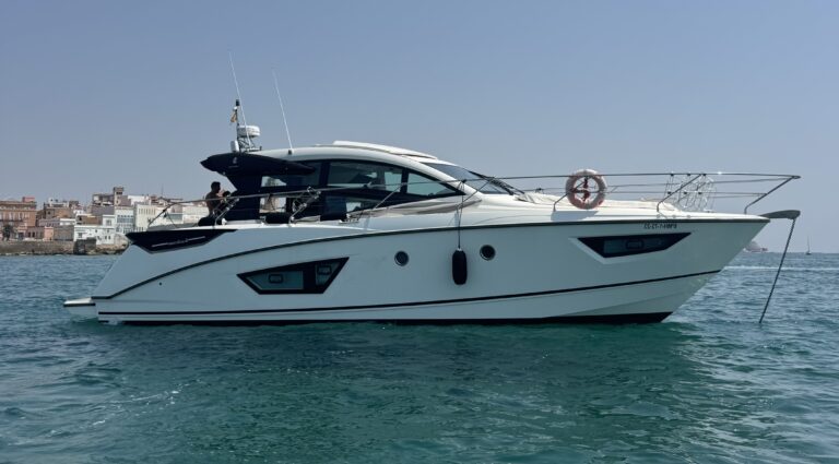 Full Moon Perfil boat rental sitges,boat rental in sitges,boat rental rumbositges